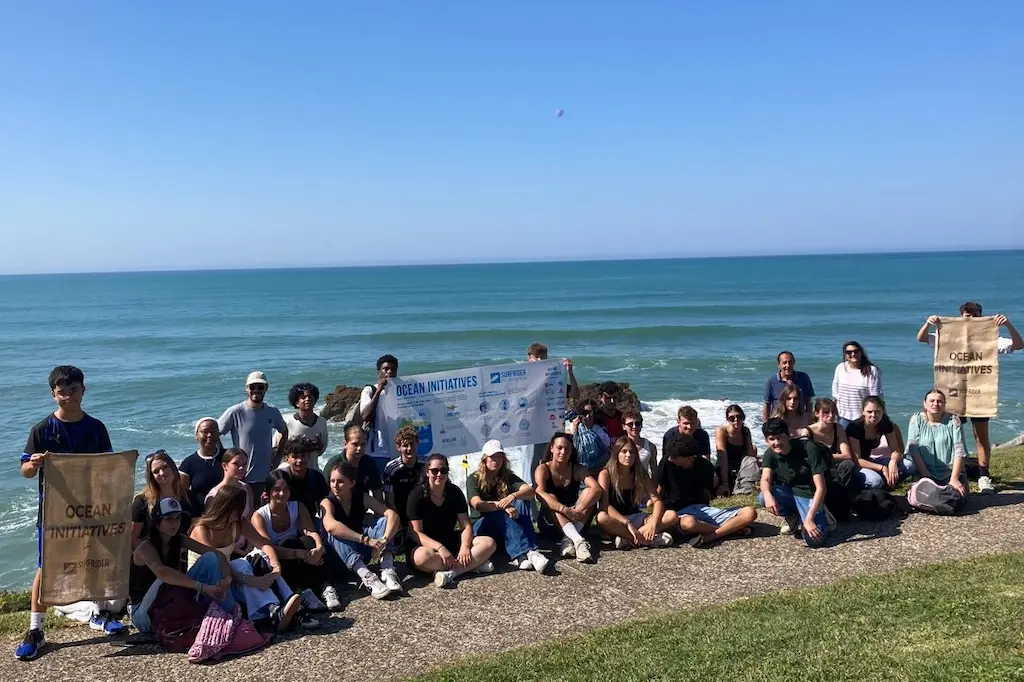 Les élèves de la filière STL sur la côte atlantique avec Surfrider Foundation