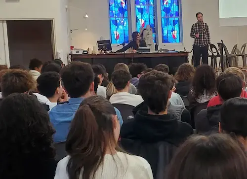 Conférence de M. Sylvain Laporte-Fray auprès des élèves de 2ndes sur la surexposition aux écrans